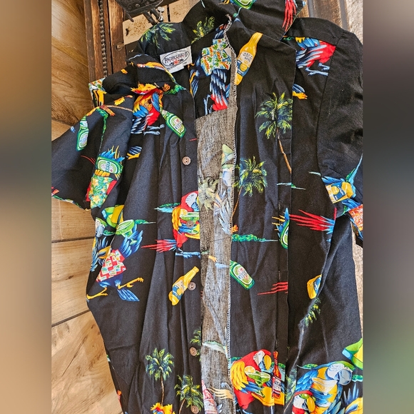 Parrot Print Hawaiian Shirt 🦜 - Picture 12 of 16